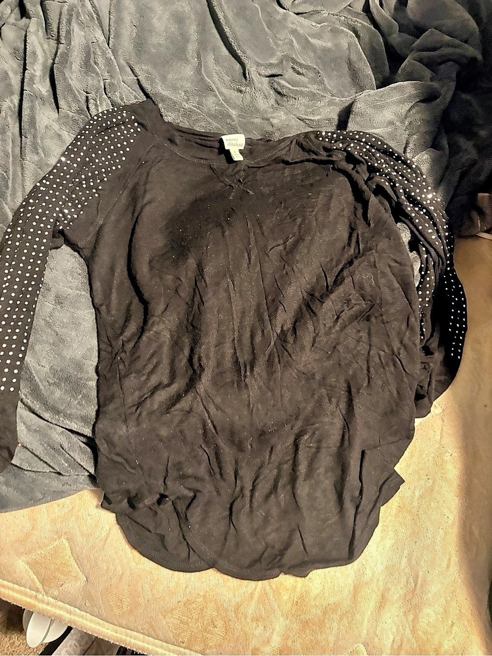Covers & Co Studded Long Sleeve Top in Black Size Small